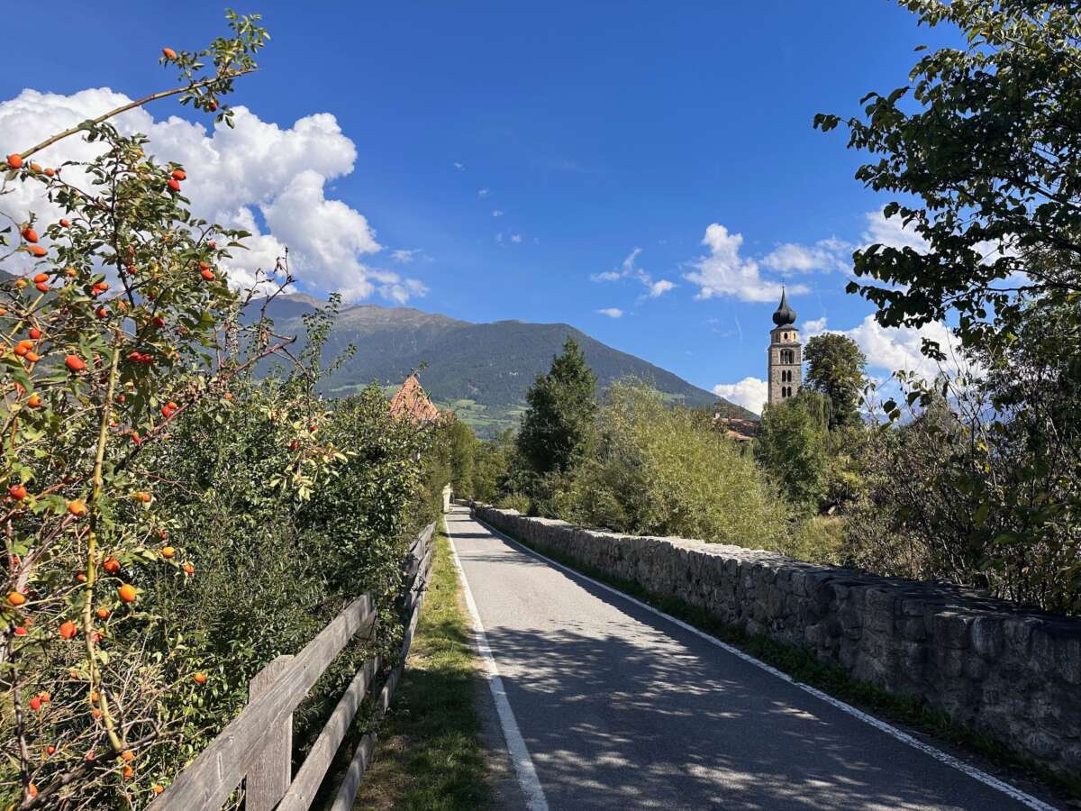 The cycle route Via Claudia Augusta passing the campsite in Glurns
