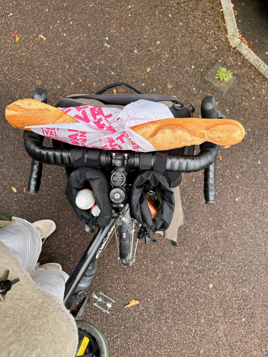 Brooks handlebar bag holding a baguette!