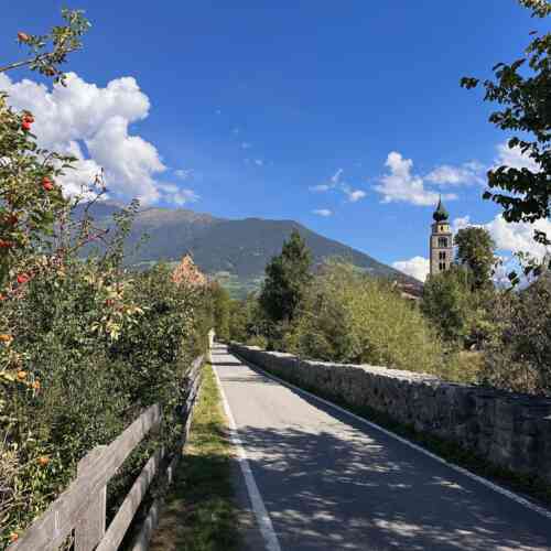 The cycle route Via Claudia Augusta passing the campsite in Glurns