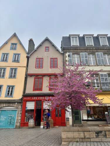 EuroVelo 1 - colorful houses in Morlaix