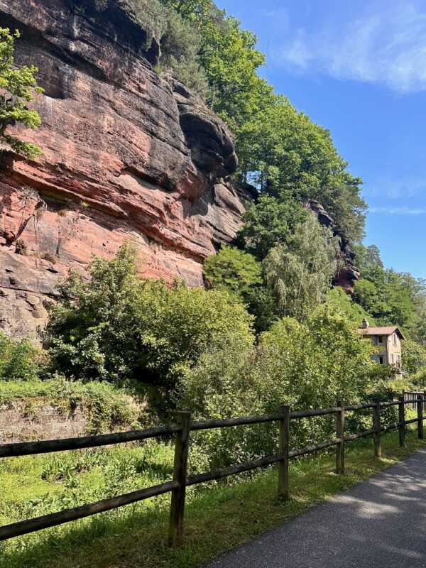 Eurovelo 5 - Vallée des Éclusiers rock formations